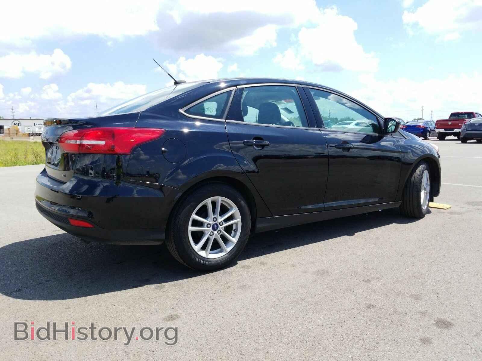 2018 Ford Focus - VIN: 1FADP3F20JL239609 - Фото 2
