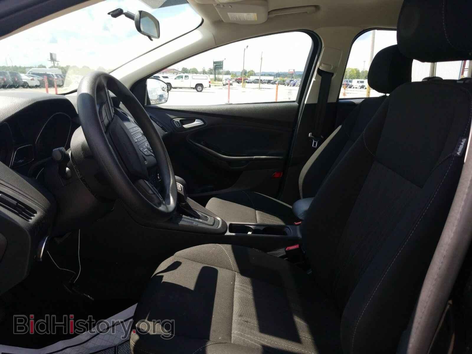 2018 Ford Focus - VIN: 1FADP3F20JL239609 - Фото 3