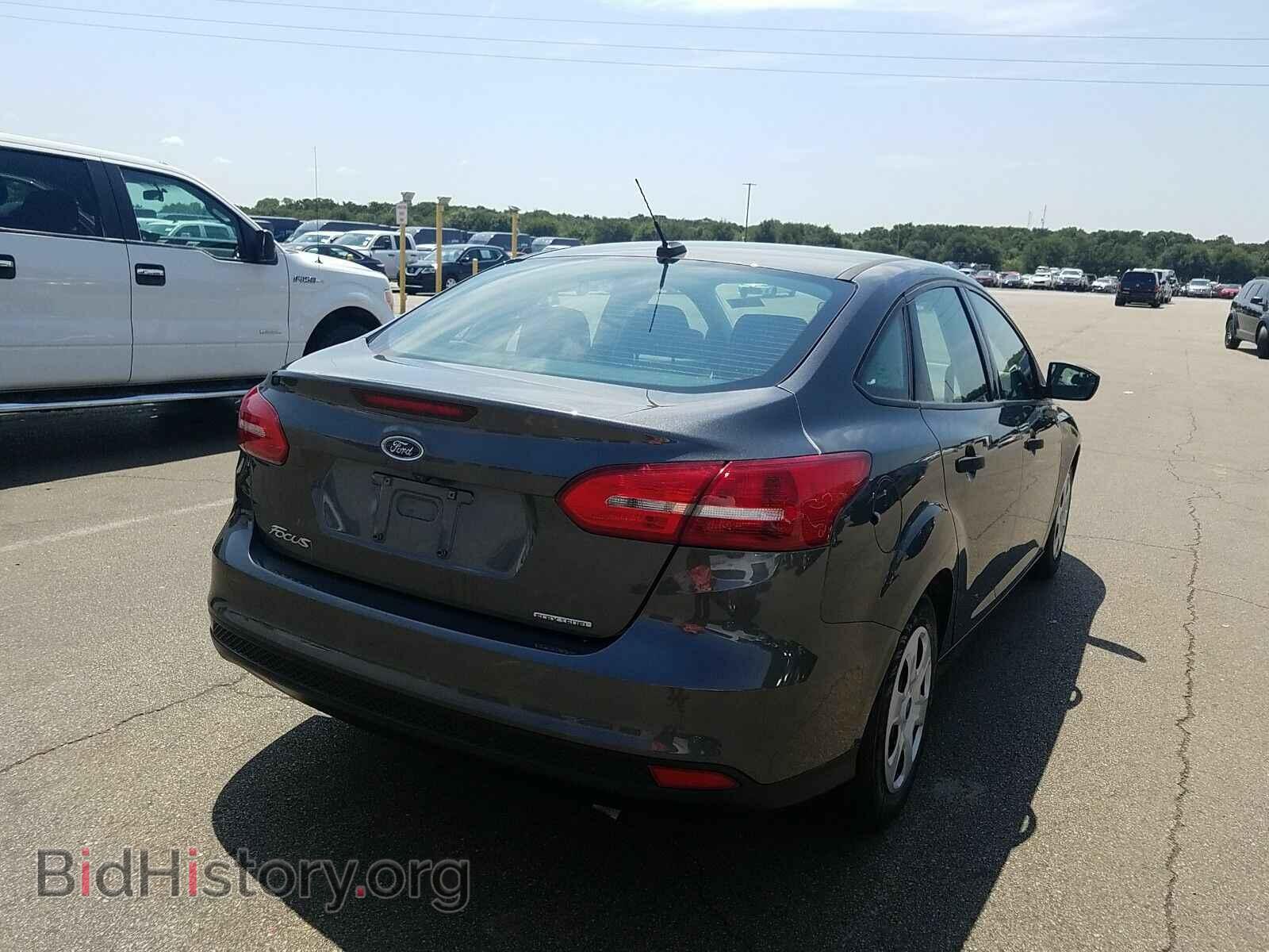 2016 Ford Focus - VIN: 1FADP3E27GL398668 - Photo 2