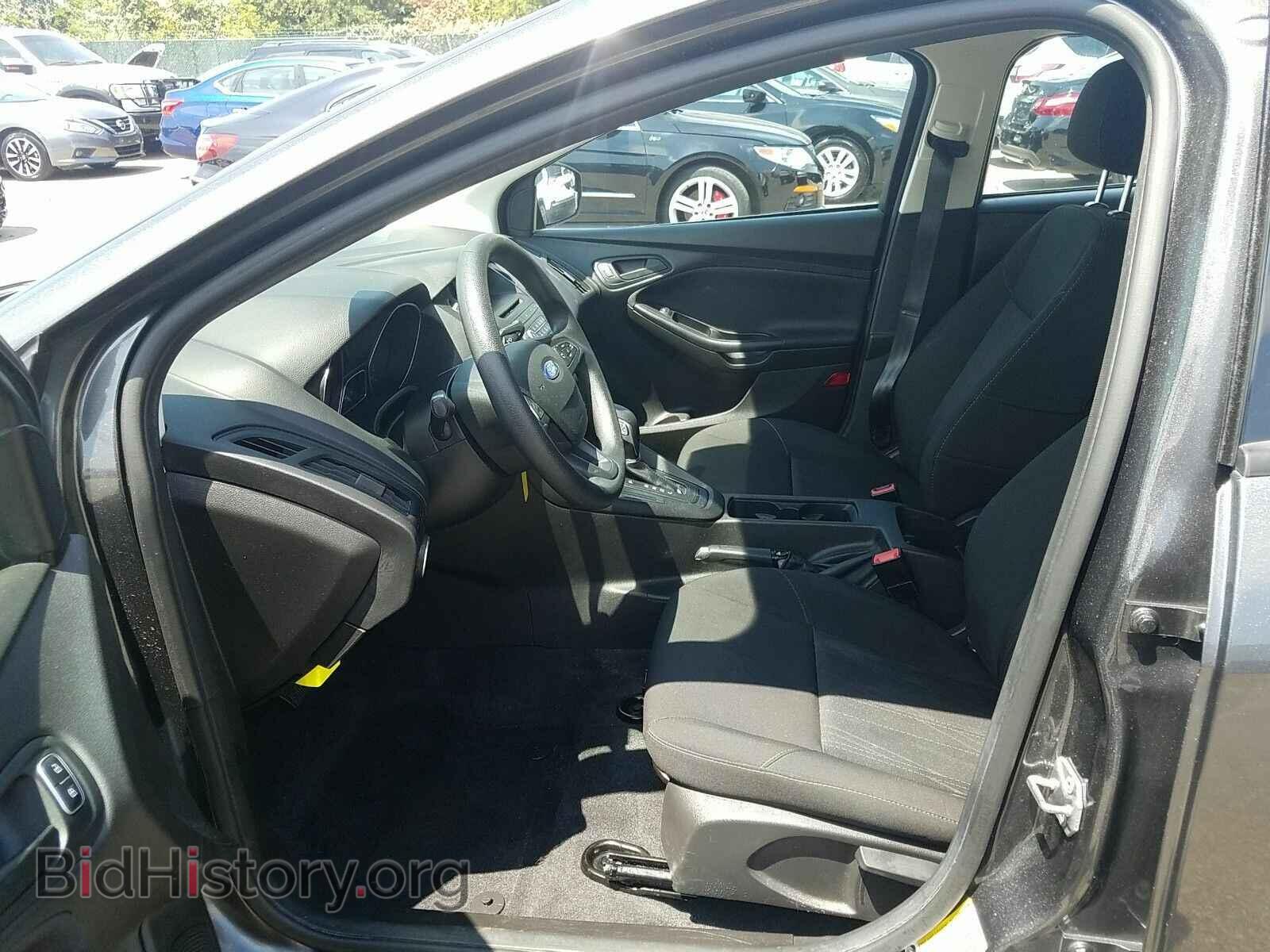 2016 Ford Focus - VIN: 1FADP3E27GL398668 - Photo 3