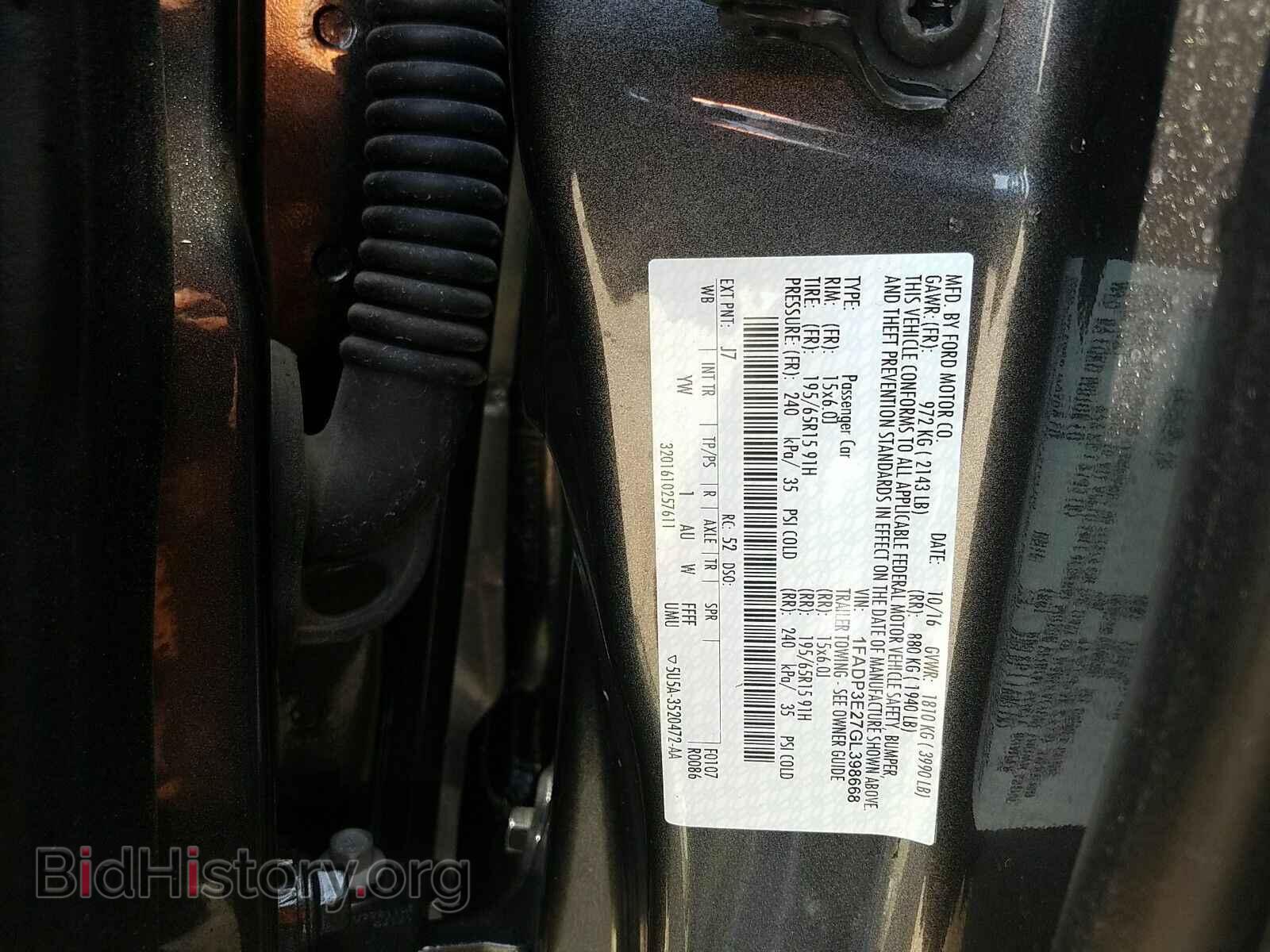 2016 Ford Focus - VIN: 1FADP3E27GL398668 - Photo 6
