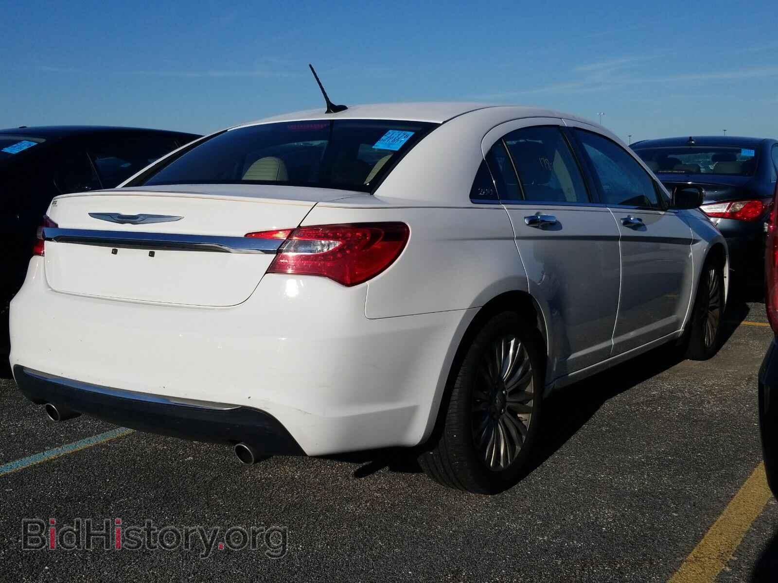 2013 Chrysler 200 - VIN: 1C3CCBCG2DN618958 - Фото 2