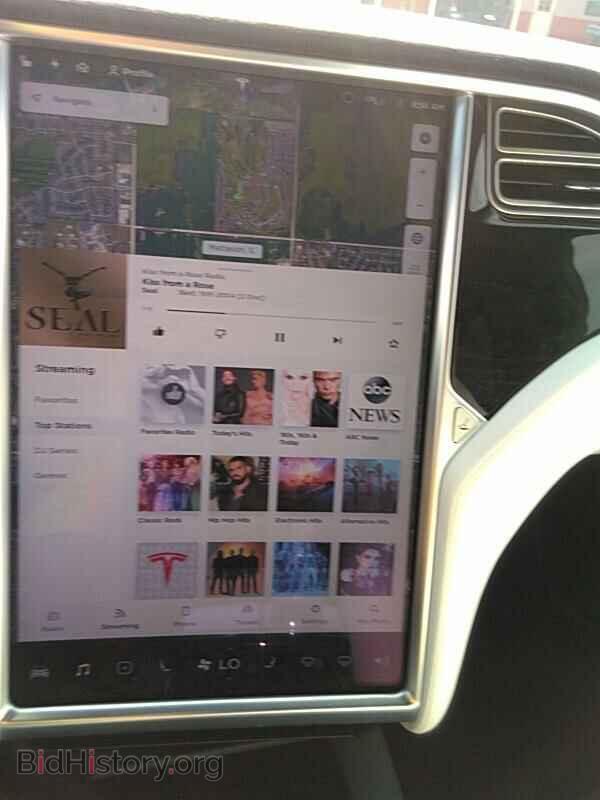 2017 Tesla Model X - VIN: 5YJXCBE27HF043789 - Фото 4