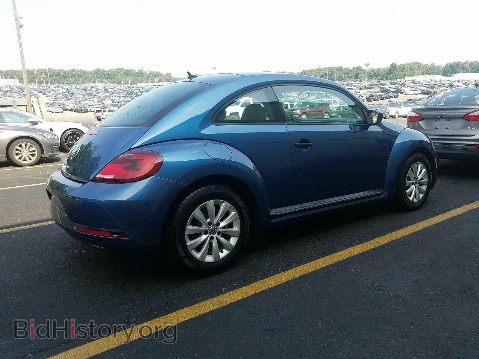 2017 Volkswagen Beetle - VIN: 3VWF17AT0HM624041 - Фото 2