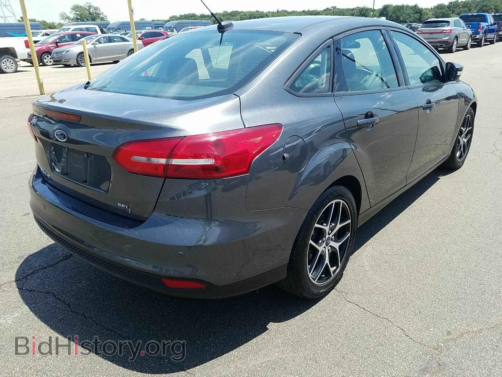 2018 Ford Focus - VIN: 1FADP3H28JL240438 - Фото 2