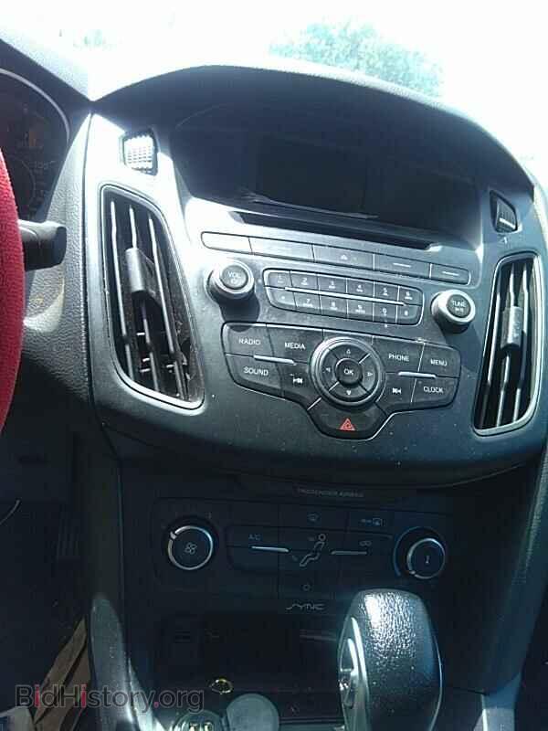 2016 Ford Focus - VIN: 1FADP3E23GL219669 - Photo 4