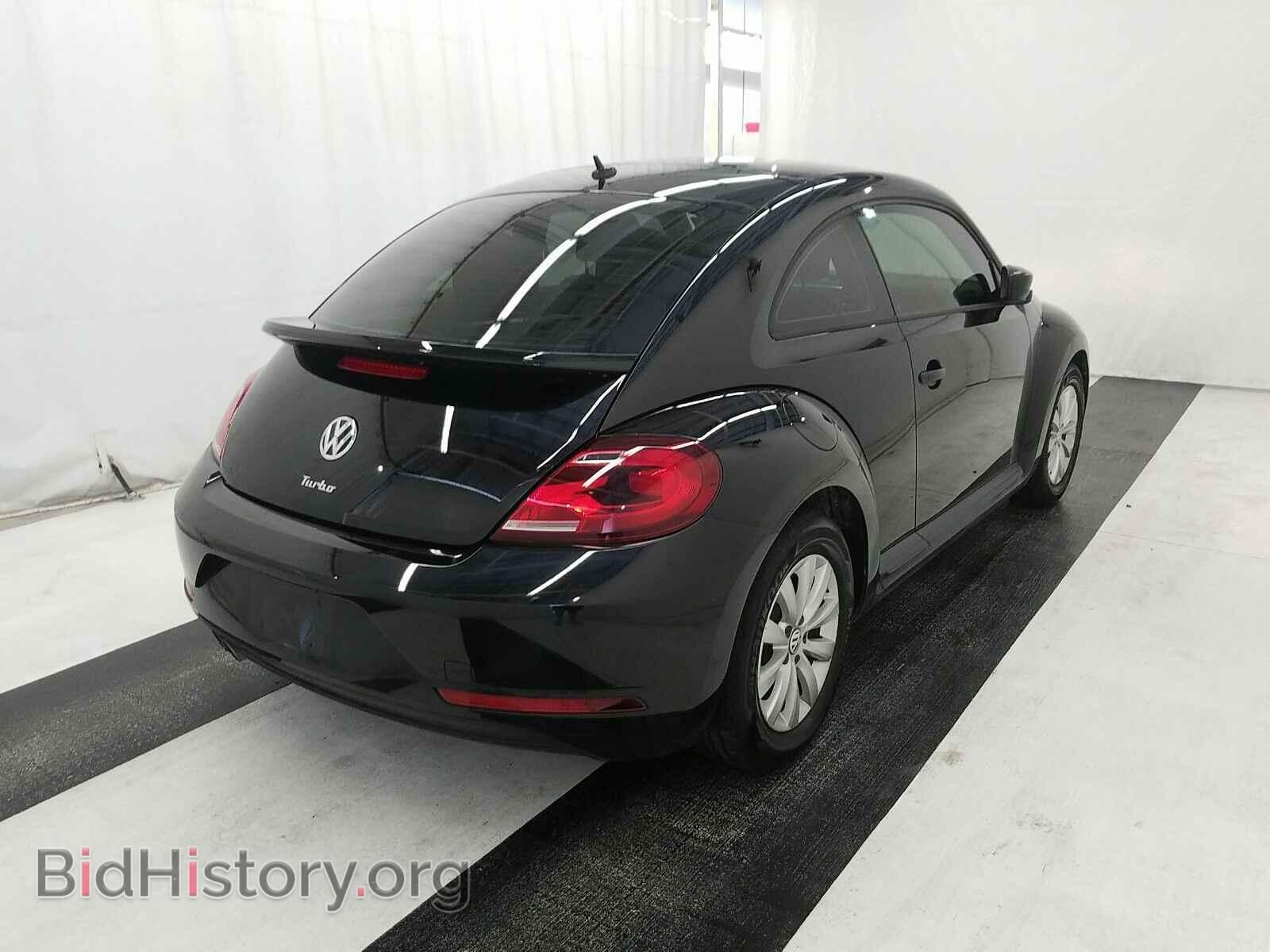 2018 Volkswagen Beetle - VIN: 3VWFD7AT8JM703650 - Фото 4