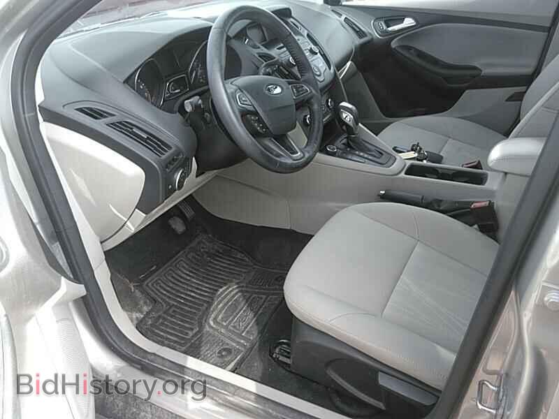 2016 Ford Focus - VIN: 1FADP3K2XGL244704 - Photo 3