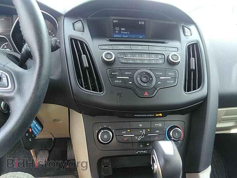 2016 Ford Focus - VIN: 1FADP3K2XGL244704 - Photo 4
