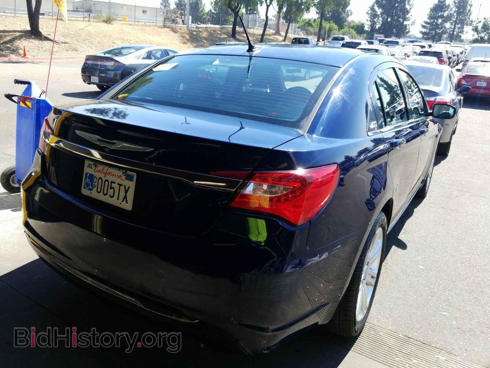 2013 Chrysler 200 - VIN: 1C3CCBAB3DN697998 - Фото 2
