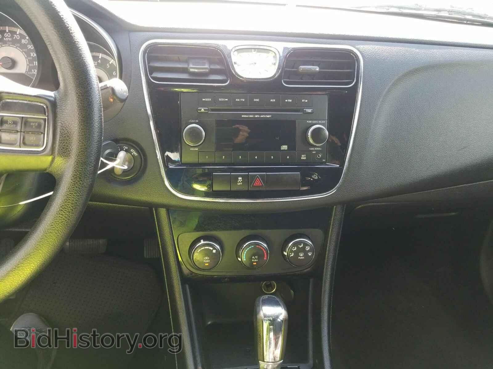 2013 Chrysler 200 - VIN: 1C3CCBAB3DN697998 - Фото 4