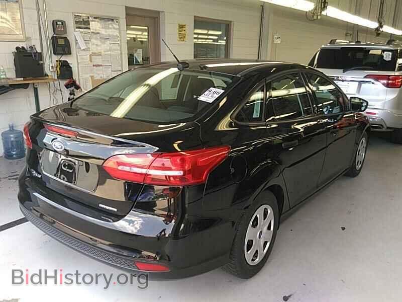 2016 Ford Focus - VIN: 1FADP3E2XGL350162 - Photo 2