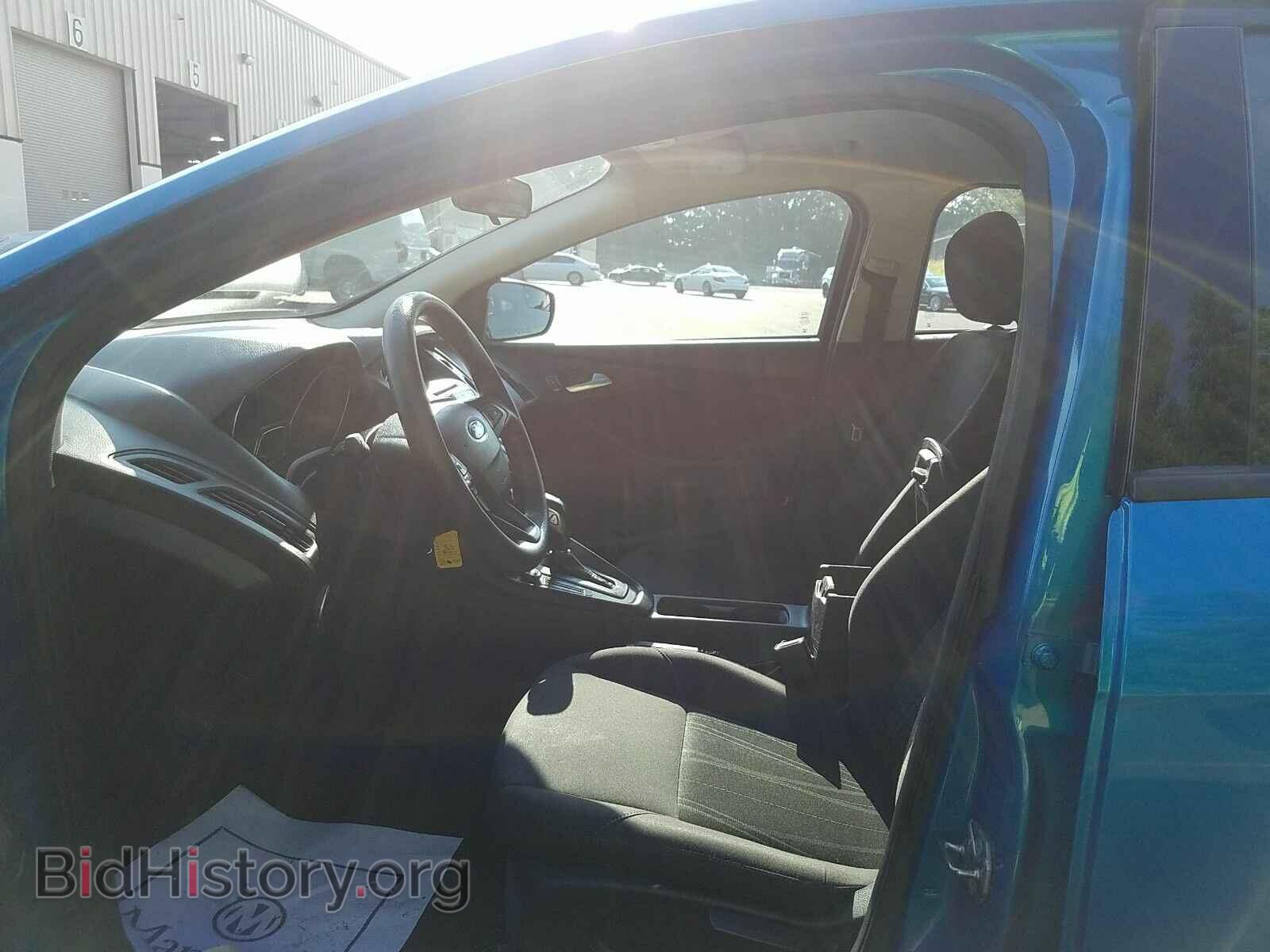 2016 Ford Focus - VIN: 1FADP3K20GL347713 - Photo 3