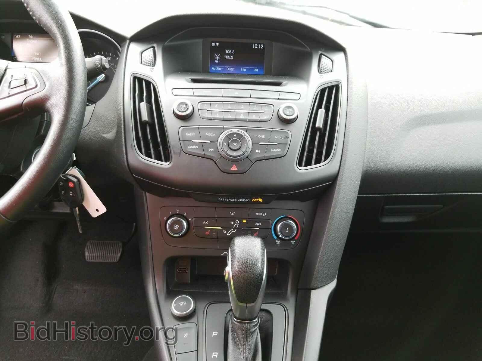 2017 Ford Focus - VIN: 1FADP3K22HL201072 - Фото 4