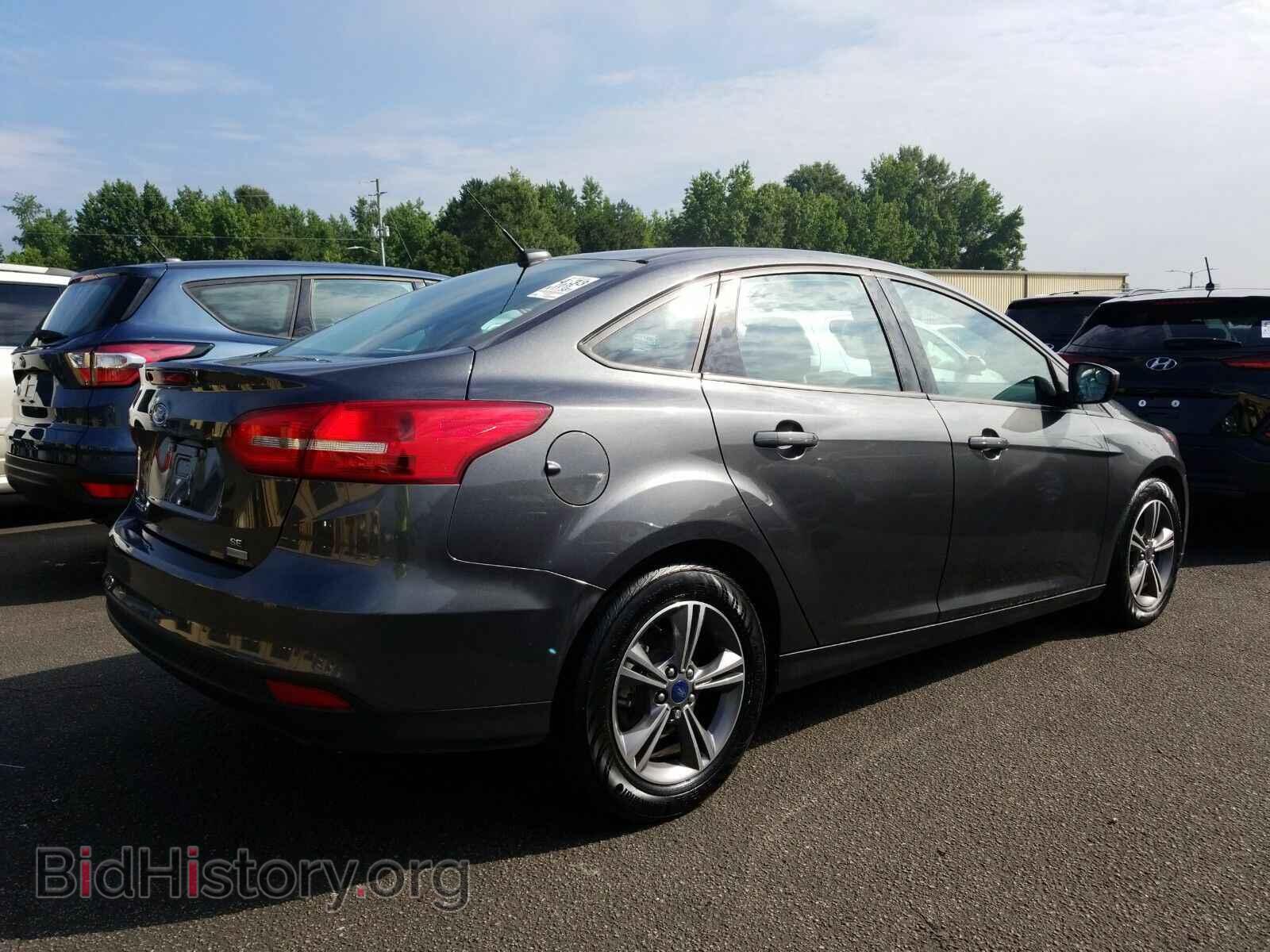 2018 Ford Focus - VIN: 1FADP3FE1JL255666 - Фото 2