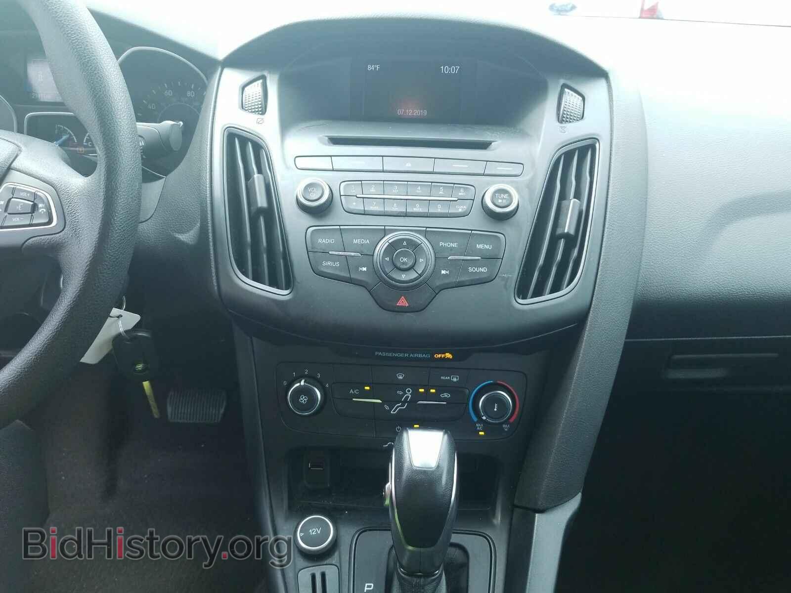 2016 Ford Focus - VIN: 1FADP3F23GL300413 - Фото 4
