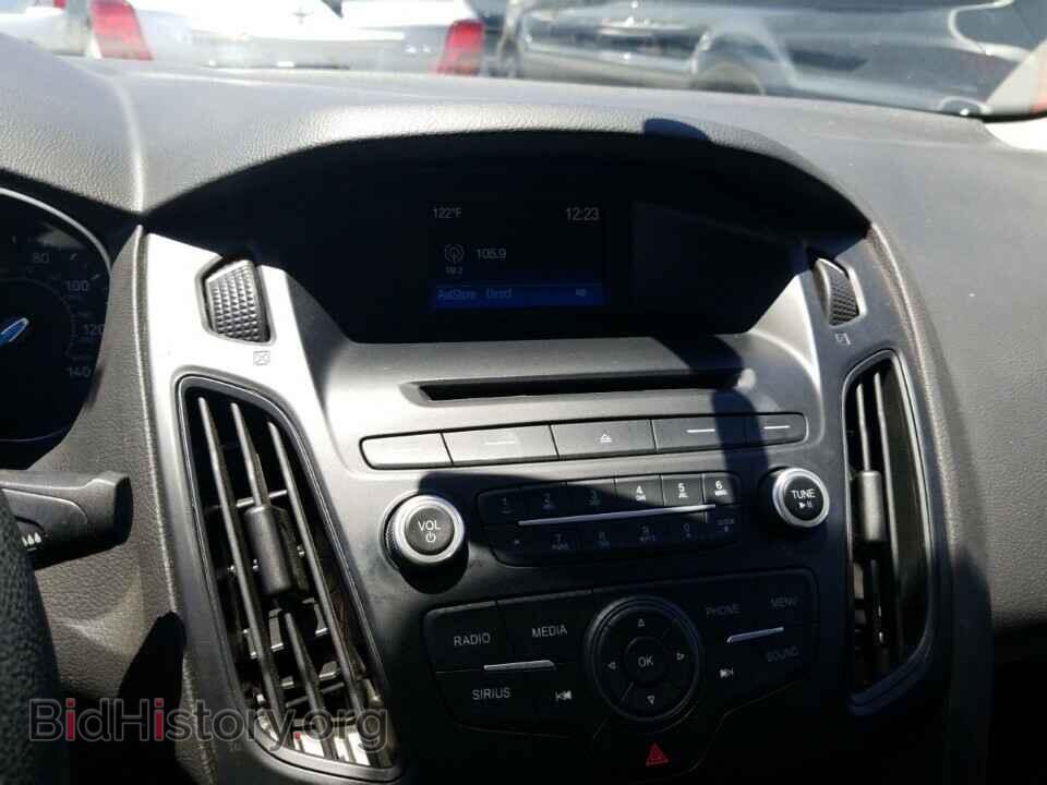2017 Ford Focus - VIN: 1FADP3F29HL304290 - Фото 4