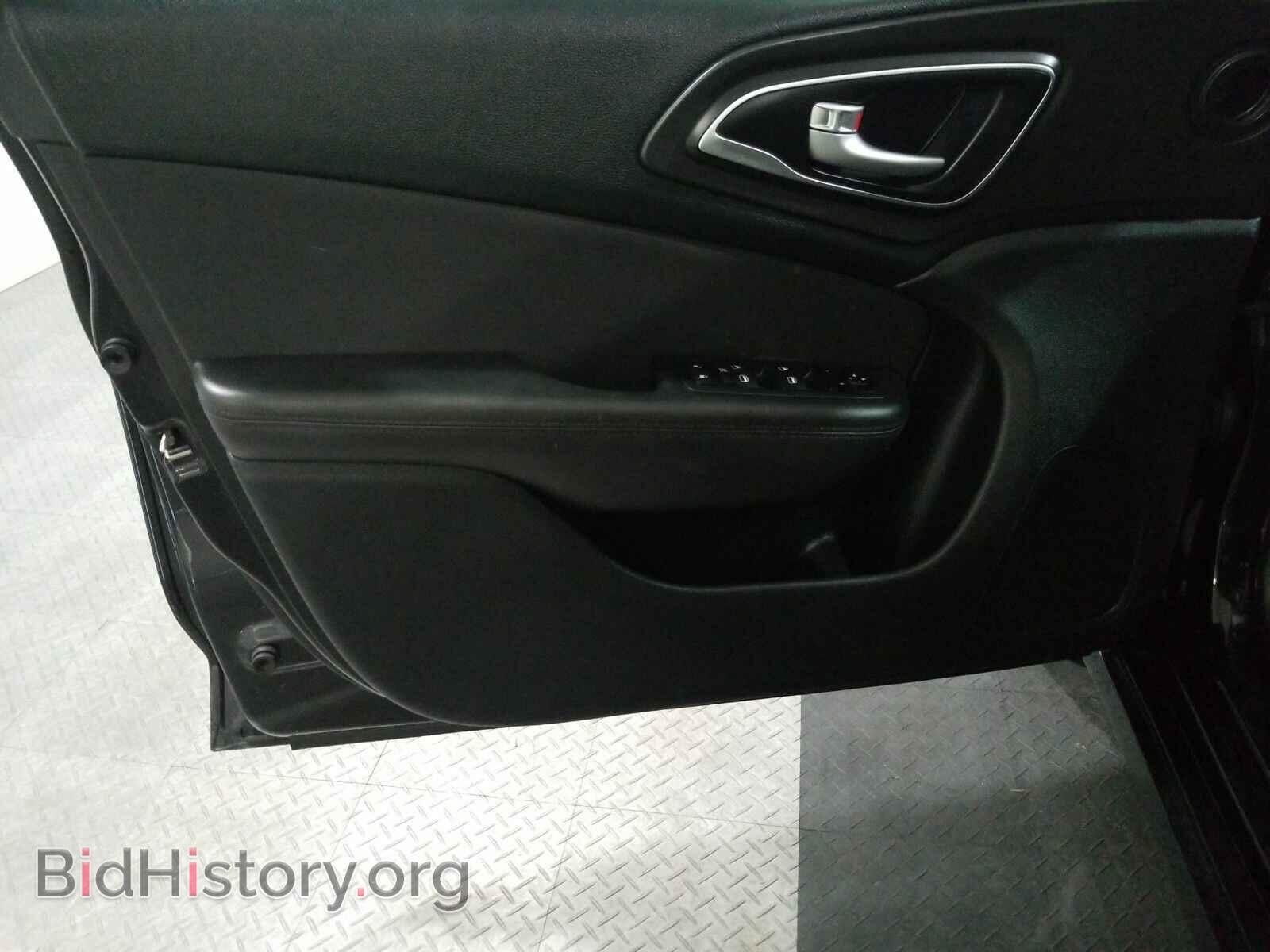 2016 Chrysler 200 - VIN: 1C3CCCFB3GN182745 - Фото 9