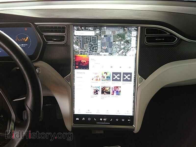 2016 Tesla Model X - VIN: 5YJXCBE29GF004877 - Фото 4