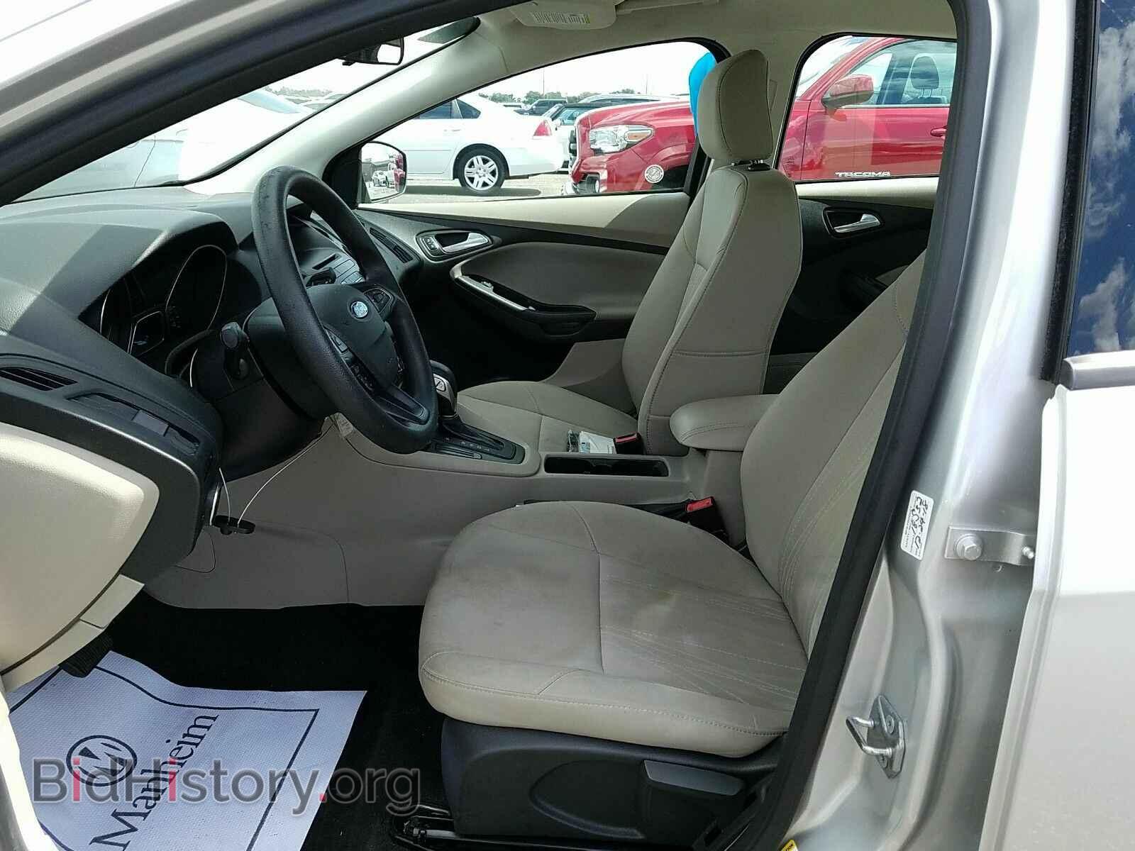 2017 Ford Focus - VIN: 1FADP3F24HL225769 - Фото 3