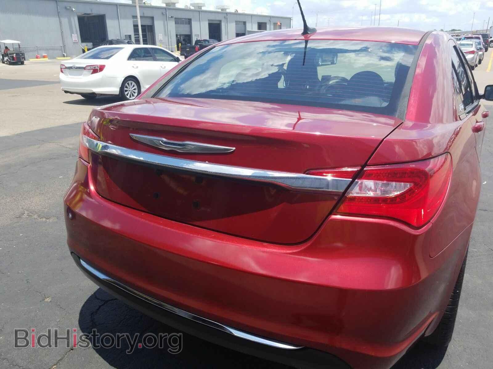 2014 Chrysler 200 - VIN: 1C3CCBAB5EN238330 - Фото 2