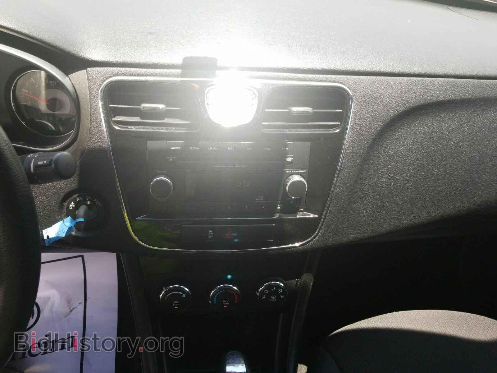 2014 Chrysler 200 - VIN: 1C3CCBAB5EN238330 - Фото 4