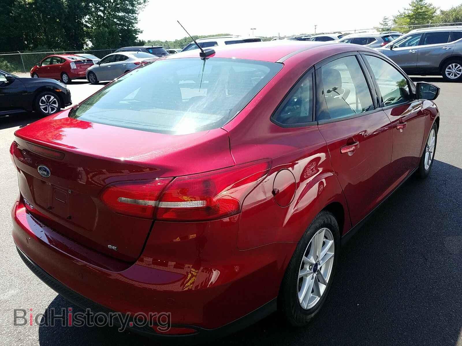 2016 Ford Focus - VIN: 1FADP3F21GL300393 - Фото 2