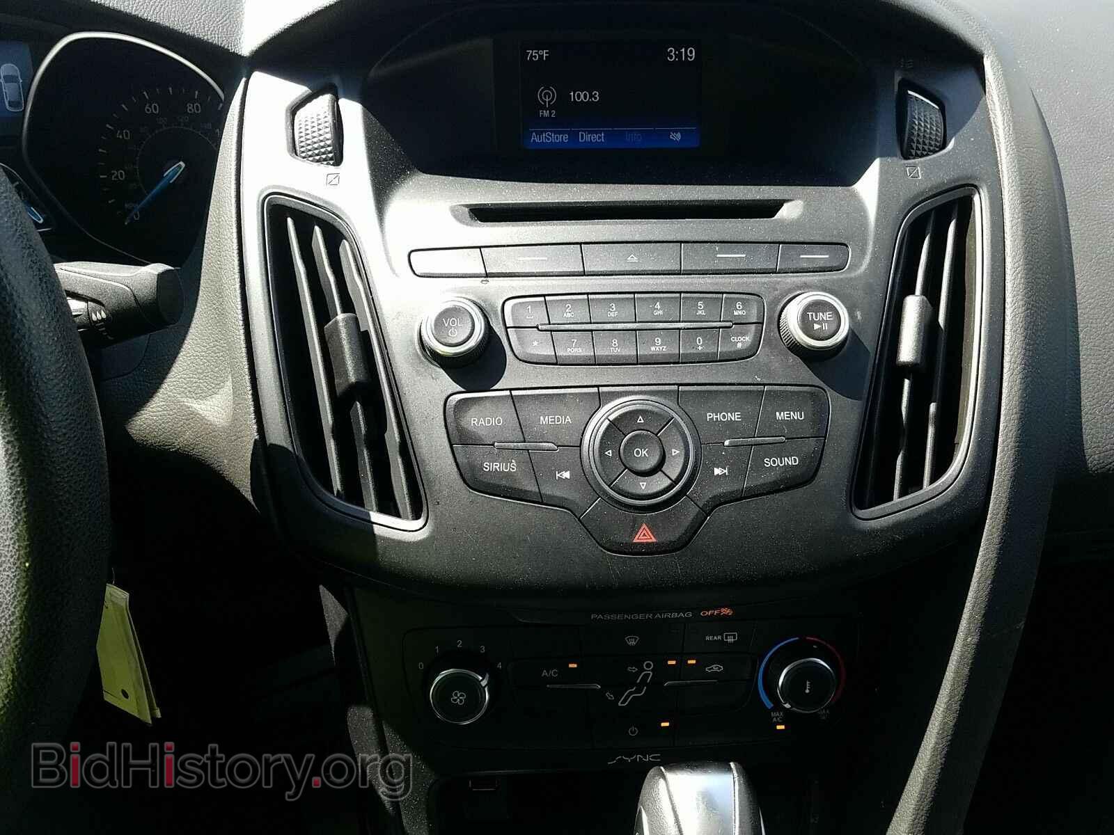 2016 Ford Focus - VIN: 1FADP3F21GL300393 - Фото 4
