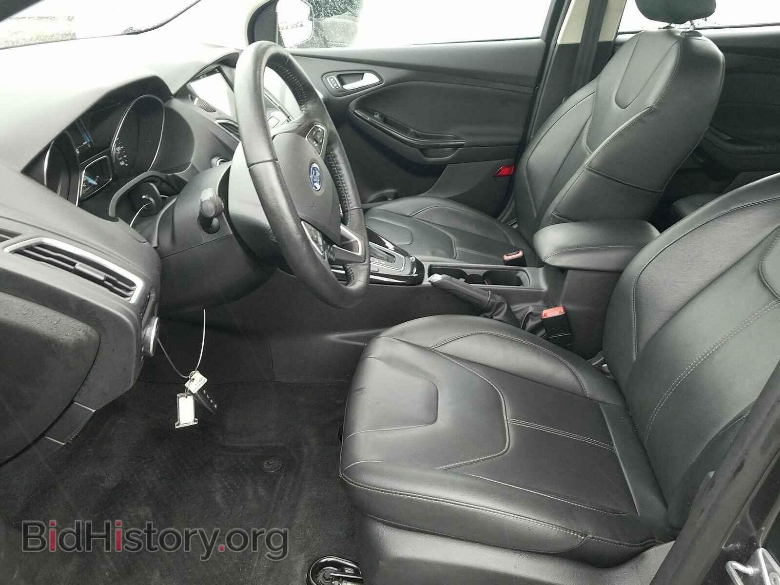 2018 Ford Focus - VIN: 1FADP3N24JL325975 - Photo 3