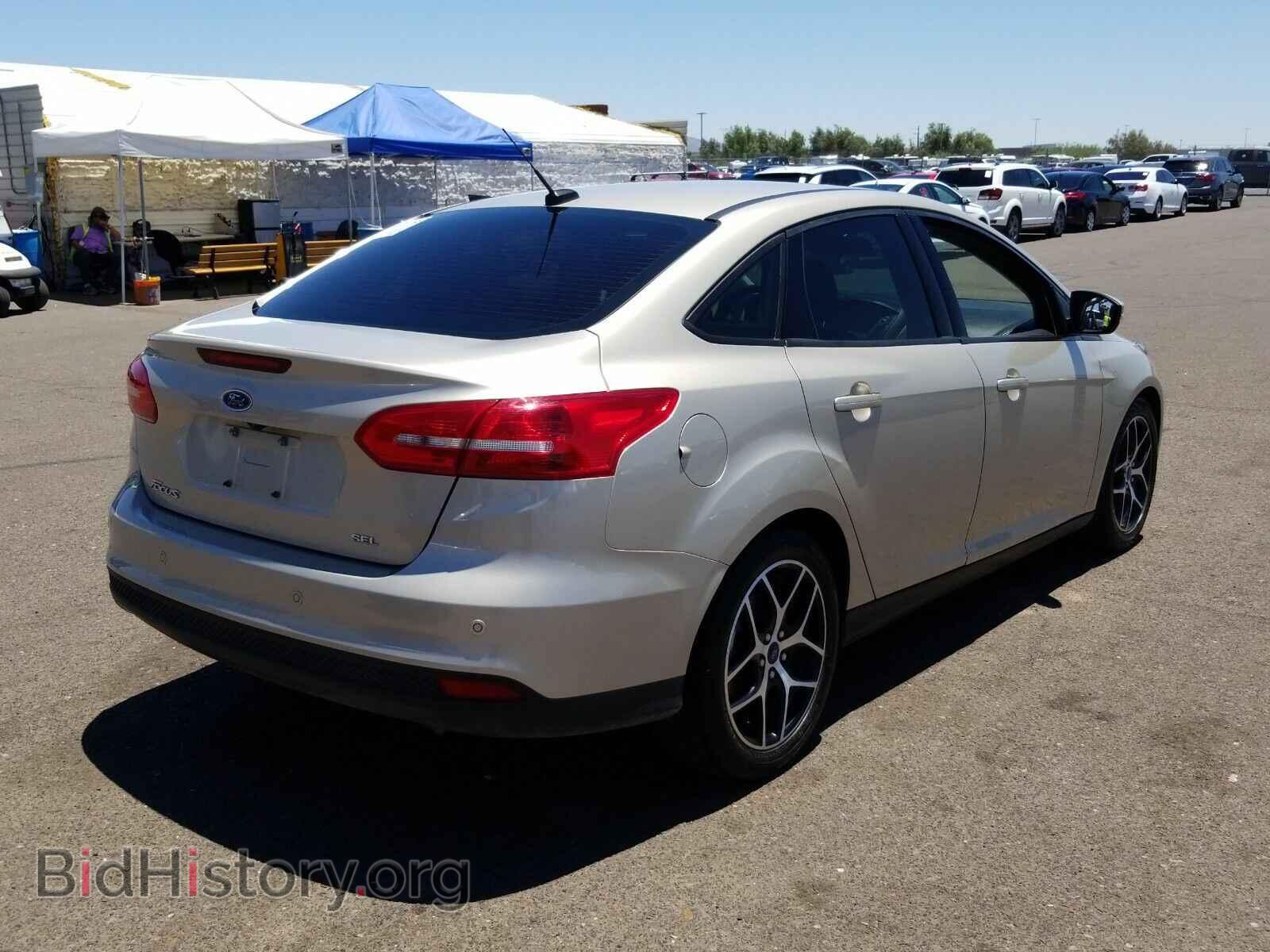2018 Ford Focus - VIN: 1FADP3H2XJL244815 - Фото 2