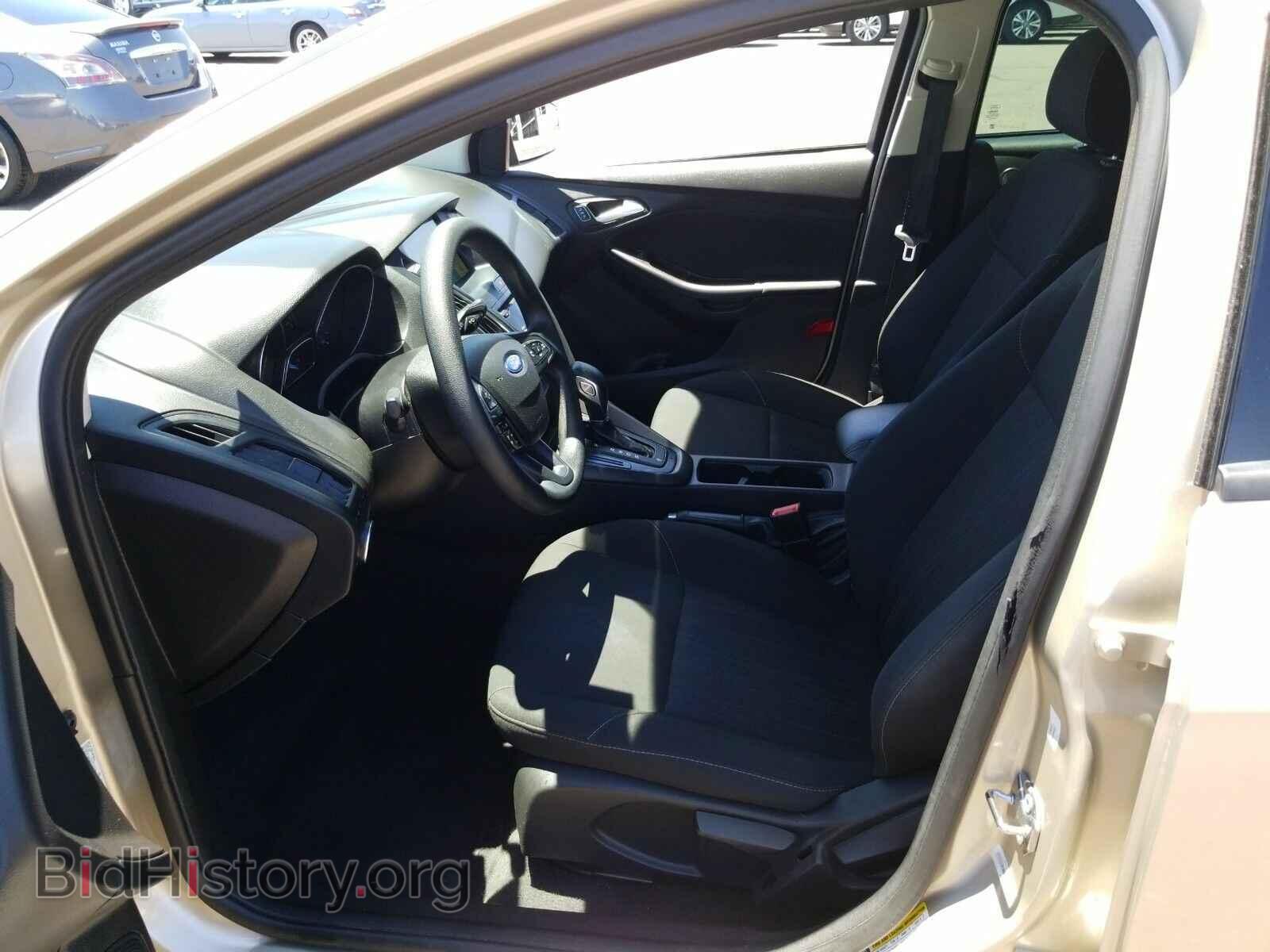 2018 Ford Focus - VIN: 1FADP3H2XJL244815 - Фото 3