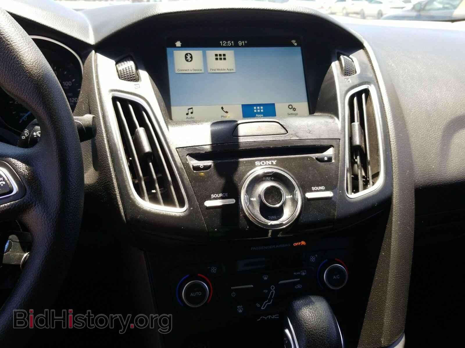 2018 Ford Focus - VIN: 1FADP3H2XJL244815 - Фото 4