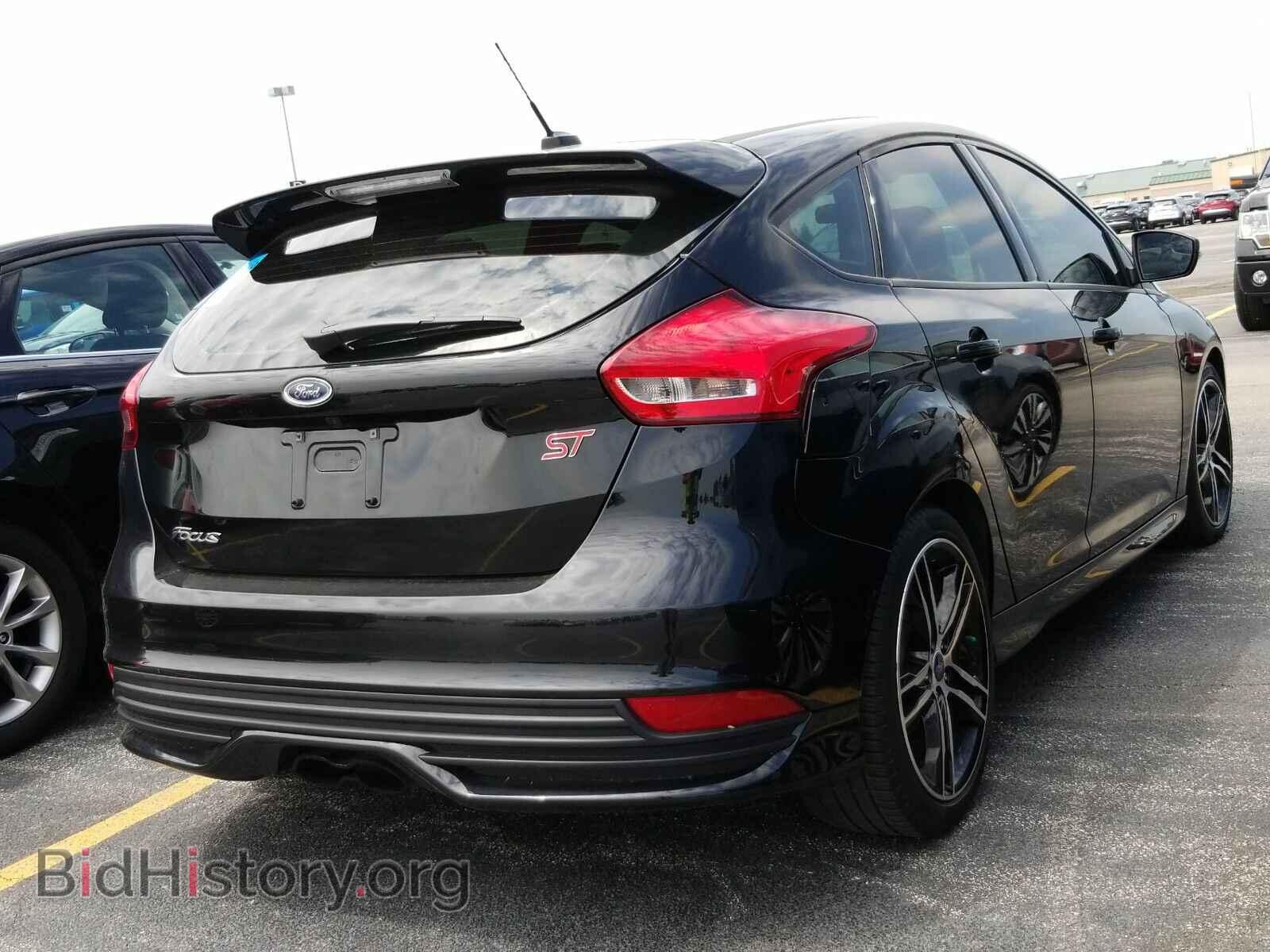 2016 Ford Focus - VIN: 1FADP3L90GL309409 - Photo 2