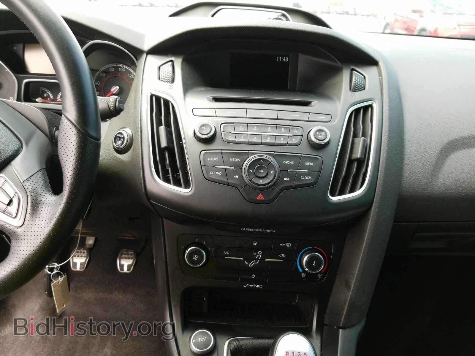 2016 Ford Focus - VIN: 1FADP3L90GL309409 - Photo 4