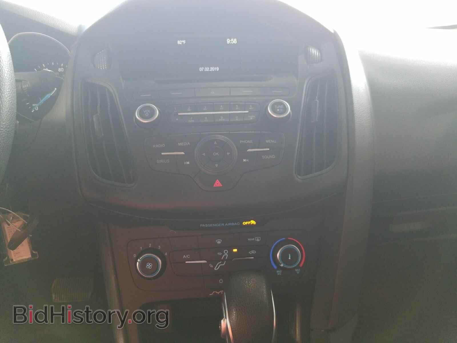 2017 Ford Focus - VIN: 1FADP3F28HL300120 - Фото 4