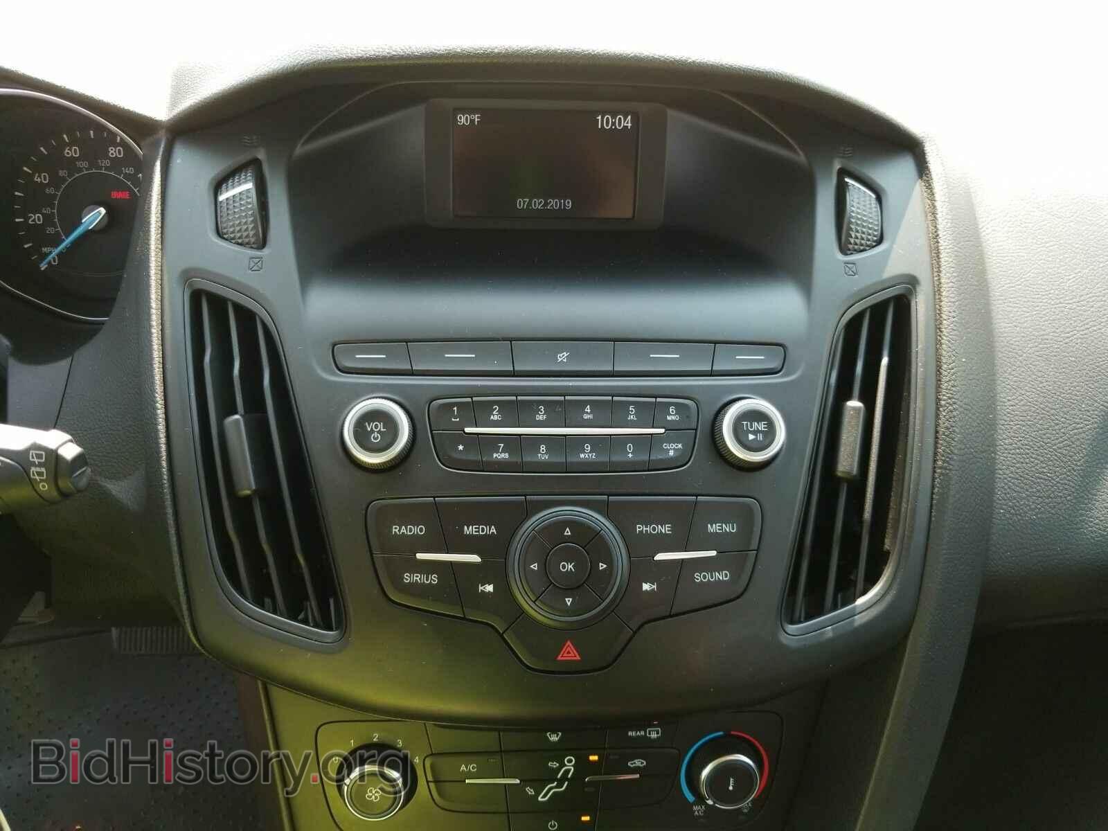 2018 Ford Focus - VIN: 1FADP3K22JL207492 - Фото 4