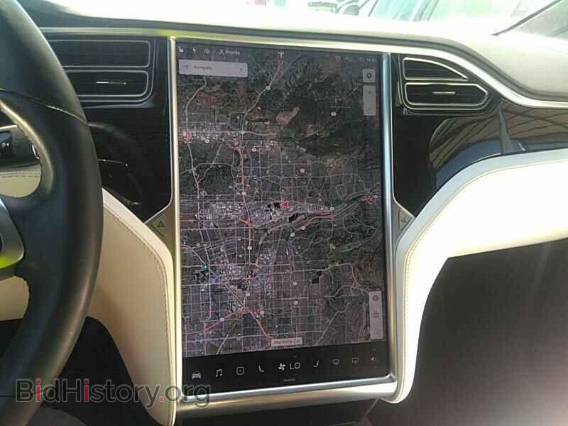 2017 Tesla Model X - VIN: 5YJXCDE22HF060186 - Фото 4