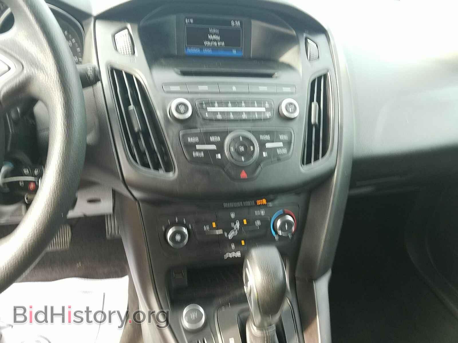 2017 Ford Focus - VIN: 1FADP3K29HL278439 - Фото 4