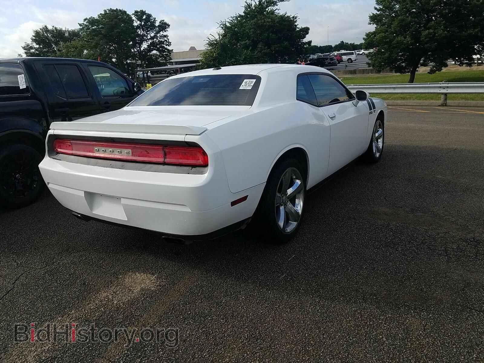 2013 Dodge Challenger - VIN: 2C3CDYBTXDH600635 - Photo 2