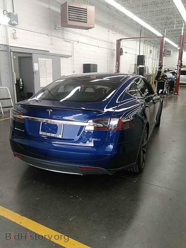 2015 Tesla Model S - VIN: 5YJSA1E41FF111948 - Фото 2
