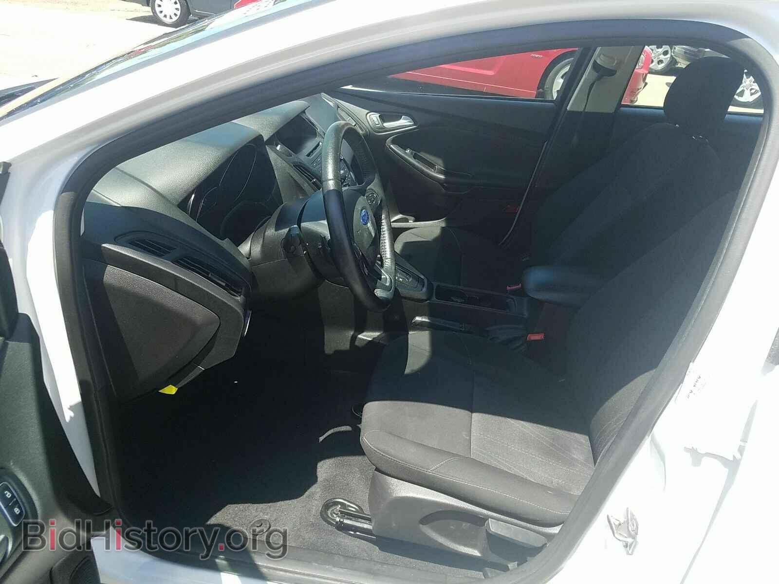 2016 Ford Focus - VIN: 1FADP3F21GL306212 - Фото 3