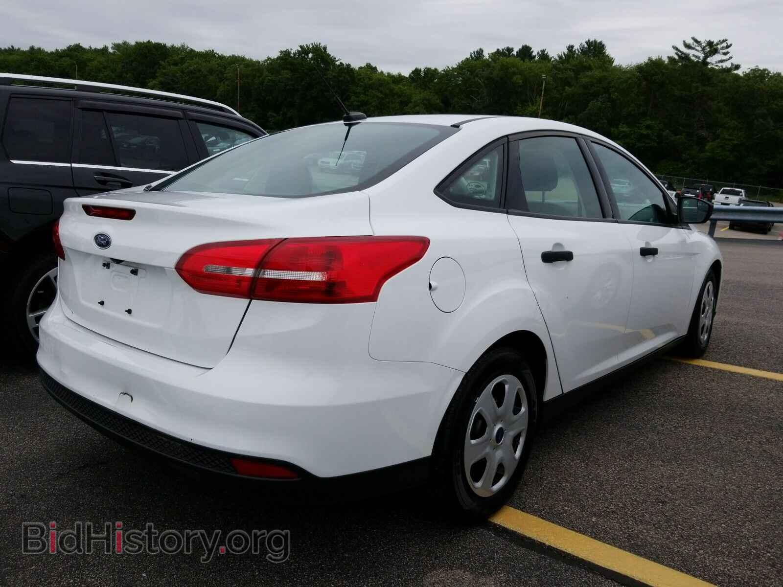 2016 Ford Focus - VIN: 1FADP3E24GL270906 - Фото 2