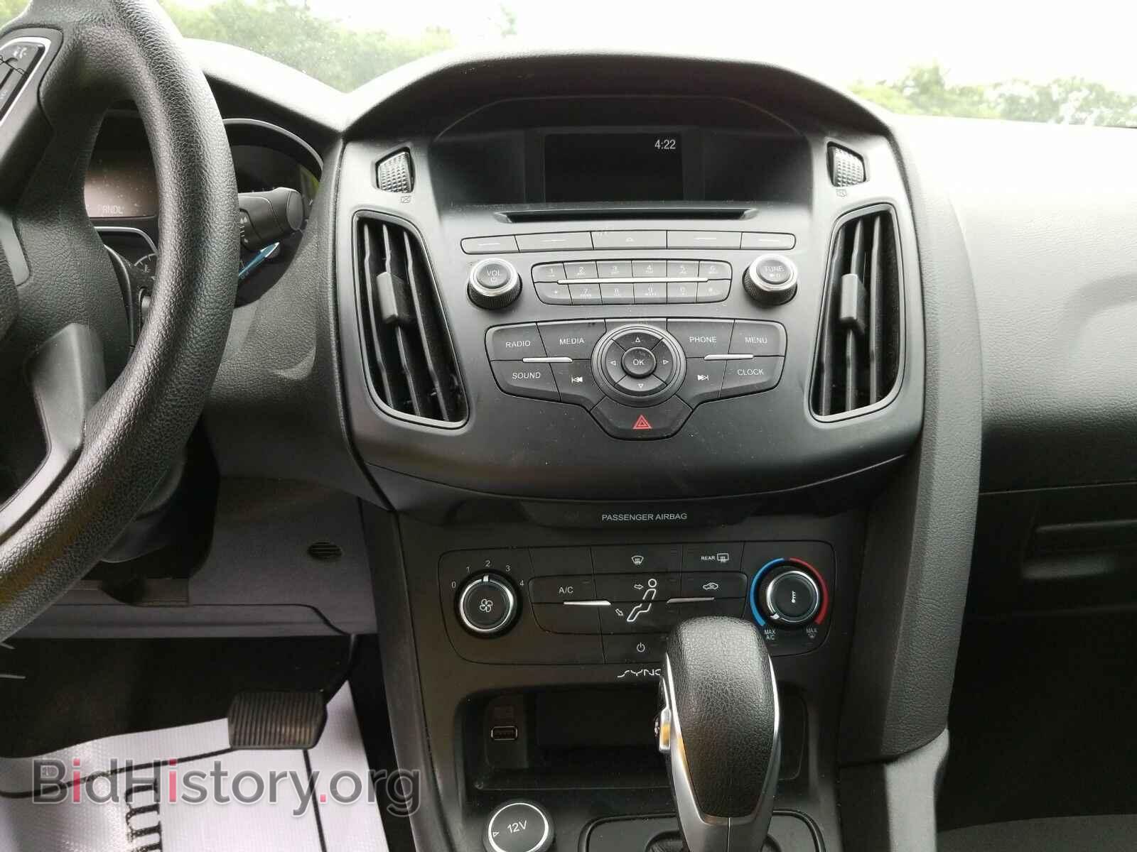 2016 Ford Focus - VIN: 1FADP3E24GL270906 - Фото 4