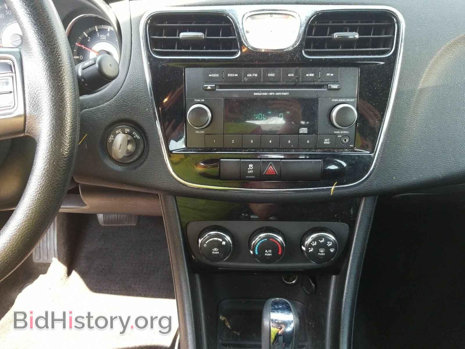 2014 Chrysler 200 - VIN: 1C3CCBAB8EN123463 - Фото 4