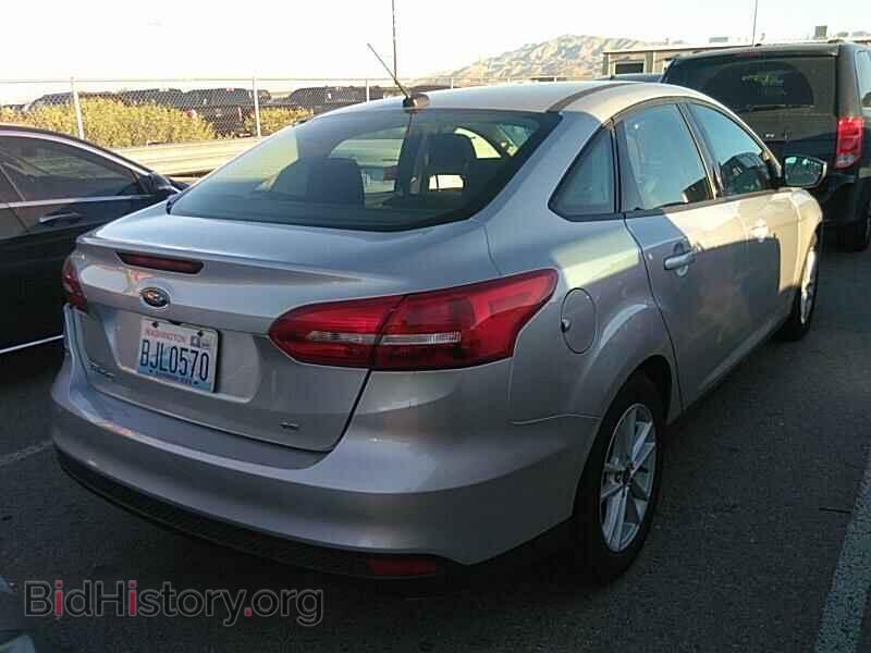 2018 Ford Focus - VIN: 1FADP3F25JL315504 - Фото 2