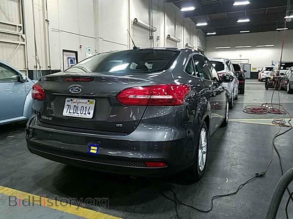2015 Ford Focus - VIN: 1FADP3F22FL275437 - Photo 2