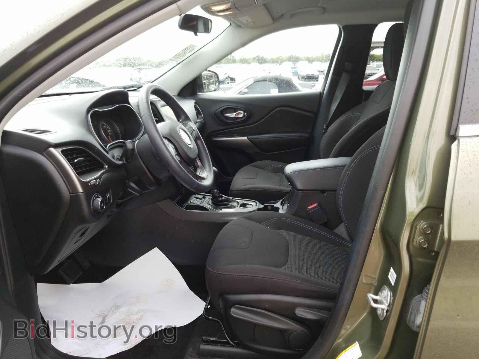 2019 Jeep Cherokee - VIN: 1C4PJLCB6KD109469 - Photo 3