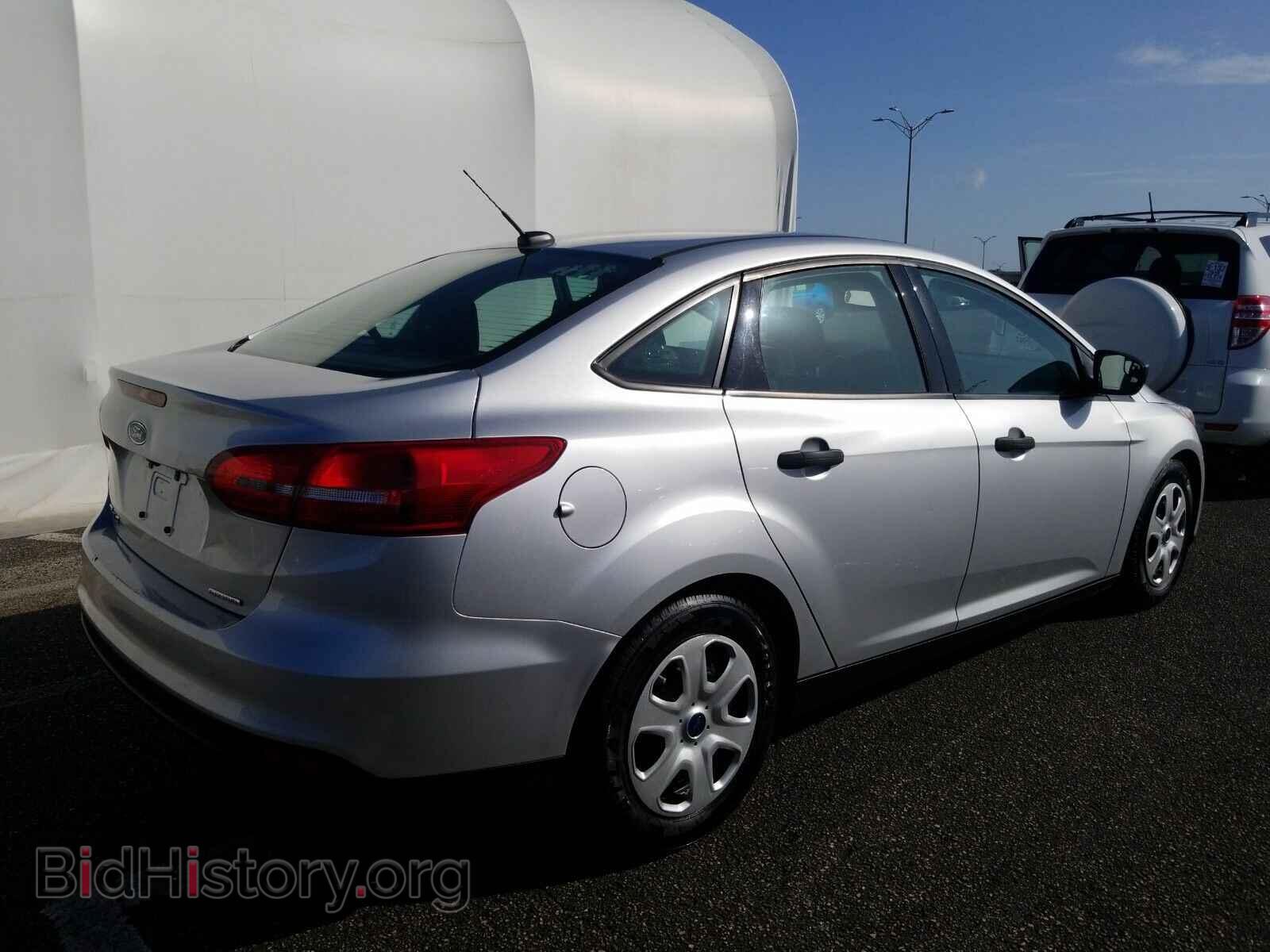 2016 Ford Focus - VIN: 1FADP3E2XGL241944 - Фото 2