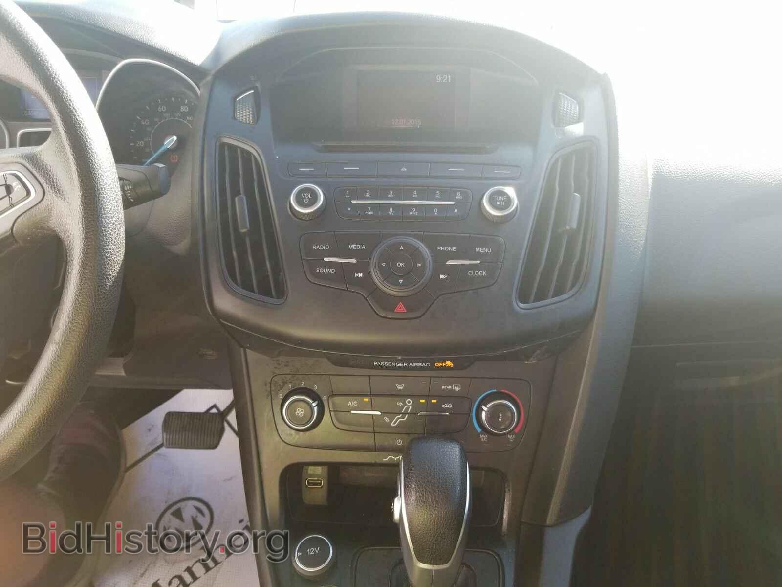 2016 Ford Focus - VIN: 1FADP3E2XGL241944 - Фото 4