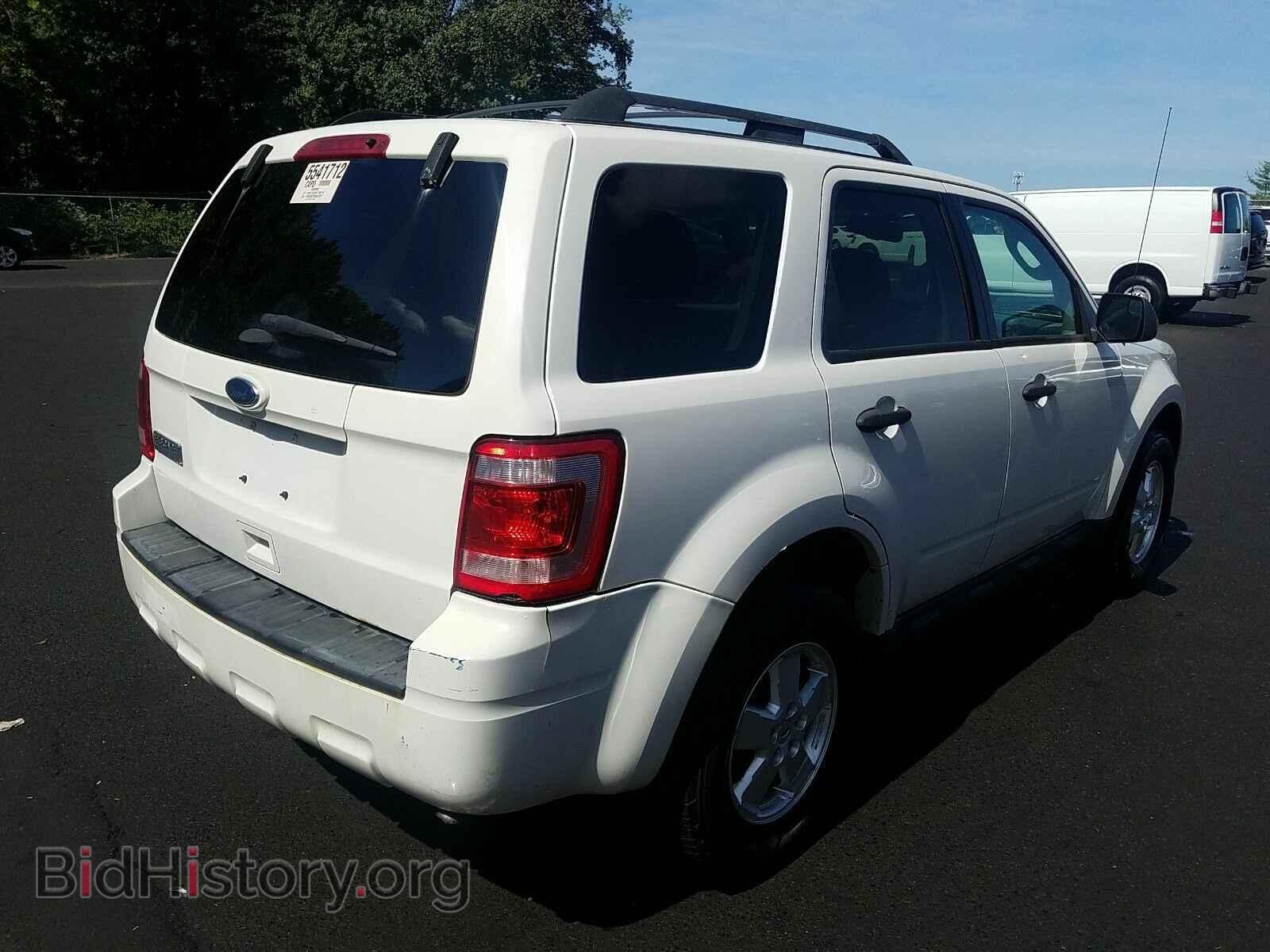 2011 Ford Escape - VIN: 1FMCU0D73BKB21021 - Фото 2